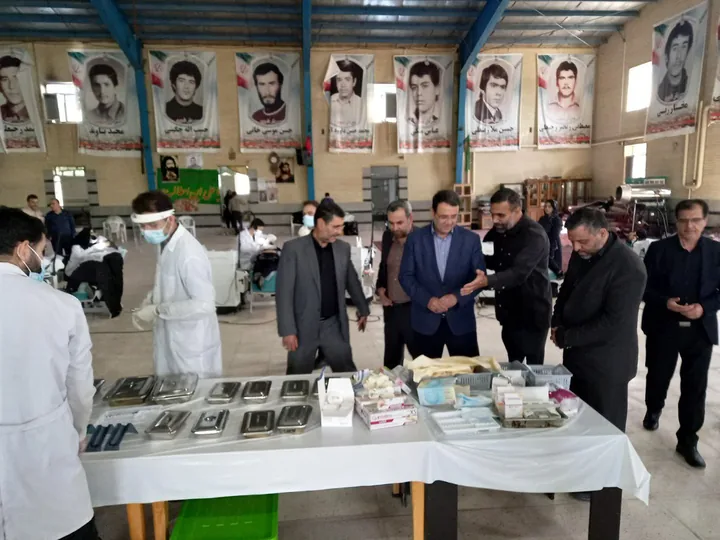 بازدید فرماندار قزوین از اردوی جهادی درمانگاه رایگان دندانپزشکی «بانیان مهر» در روستای آقابابا  ۲۸ خرداد