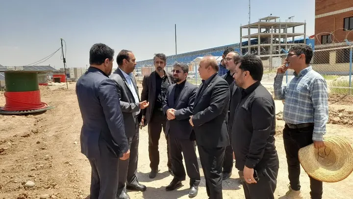 بازدید هیئت مسئولی از شرکت فناوری روزبه؛ گامی راهبردی در توسعه انرژی‌های تجدیدپذیر در شهرک صنعتی لیا