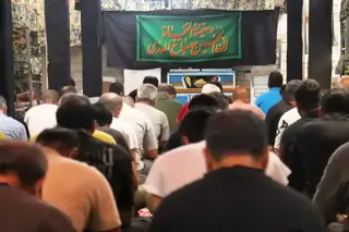 برگزاری مراسم زیارت عاشورا در دهه اول محرم با حضور کارکنان و زندانیان زندان مرکزی قزوین