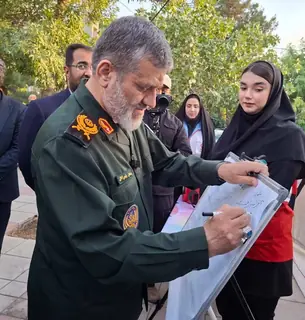 خدمت‌رسانی تیم‌های هلال‌احمر بوئین‌زهرا به عزاداران در موکب «شهید ایران»