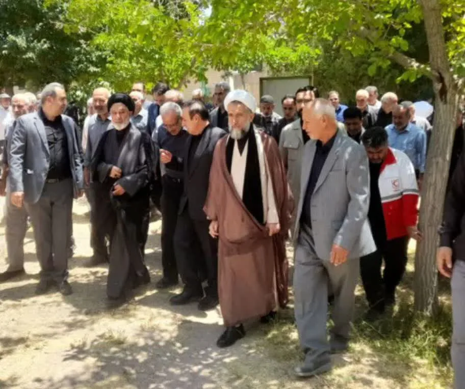 حضور مدیرعامل شرکت گاز قزوین در مراسم تجدید بیعت با رهبر انقلاب در روستای آقابابا