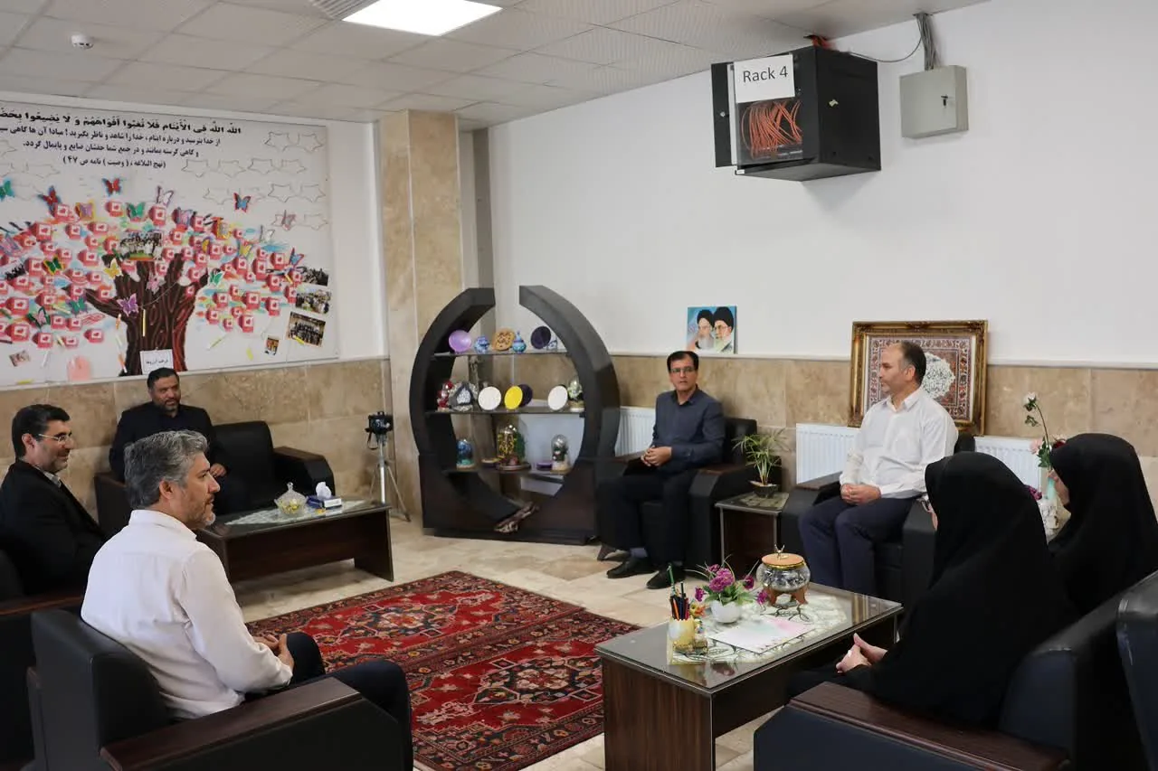 دیدار چهره‌به‌چهره مدیرکل کمیته امداد قزوین با مددجویان و امدادگران شهرستان قزوین