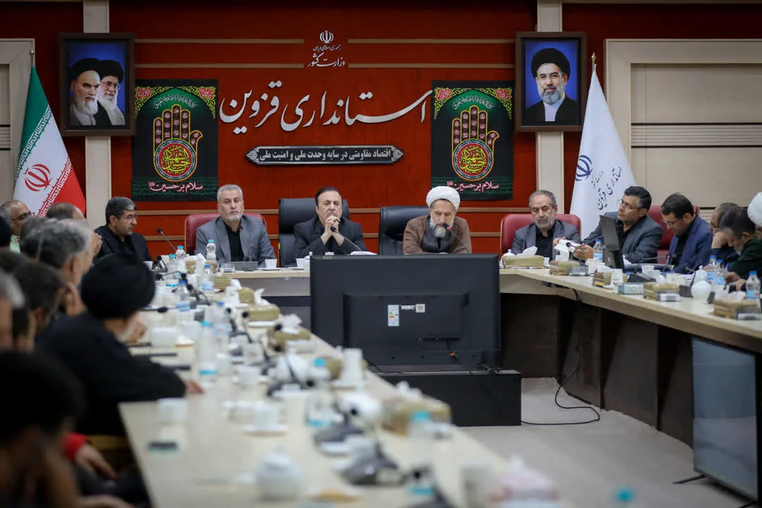 تأکید امام جمعه قزوین بر تداوم تجمعات شبانه؛ هم‌افزایی مردم و مسئولان در قرارگاه رهبر شهید