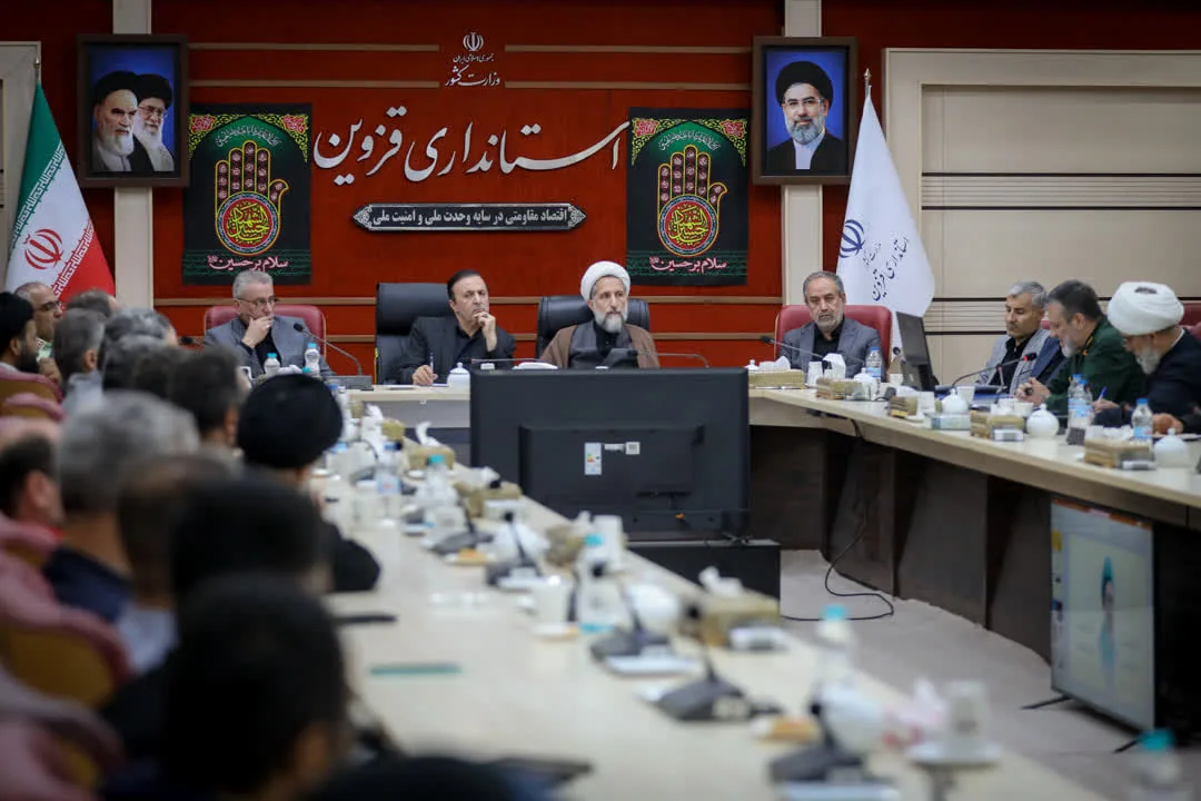 تأکید امام جمعه قزوین بر تداوم تجمعات شبانه؛ هم‌افزایی مردم و مسئولان در قرارگاه رهبر شهید