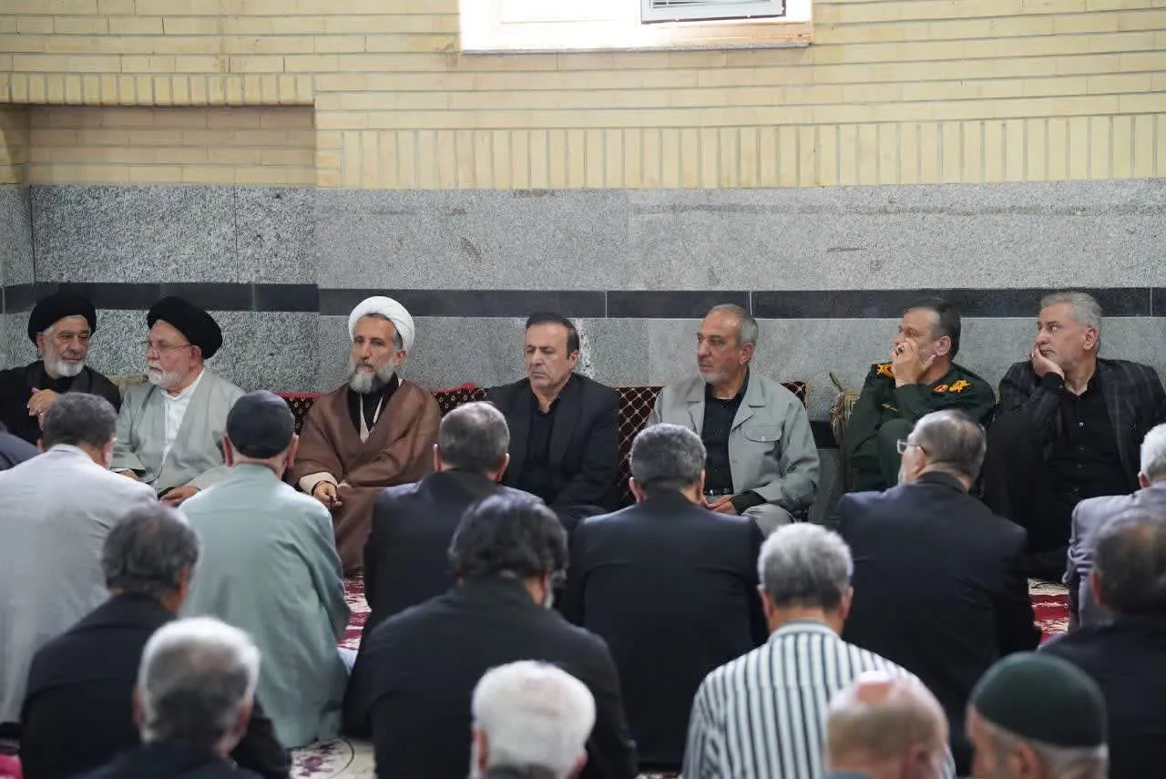 حضور مدیرعامل شرکت گاز قزوین در مراسم تجدید بیعت با رهبر انقلاب در روستای آقابابا